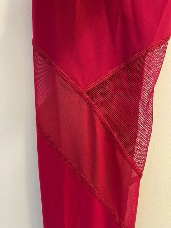 Lululemon magenta full length tights with mesh details size 4 - Picture 7 of 8